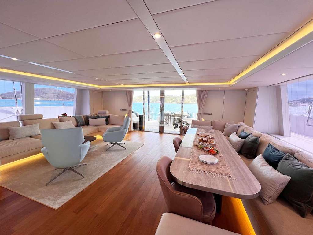 Catamaran Seclusion Saloon