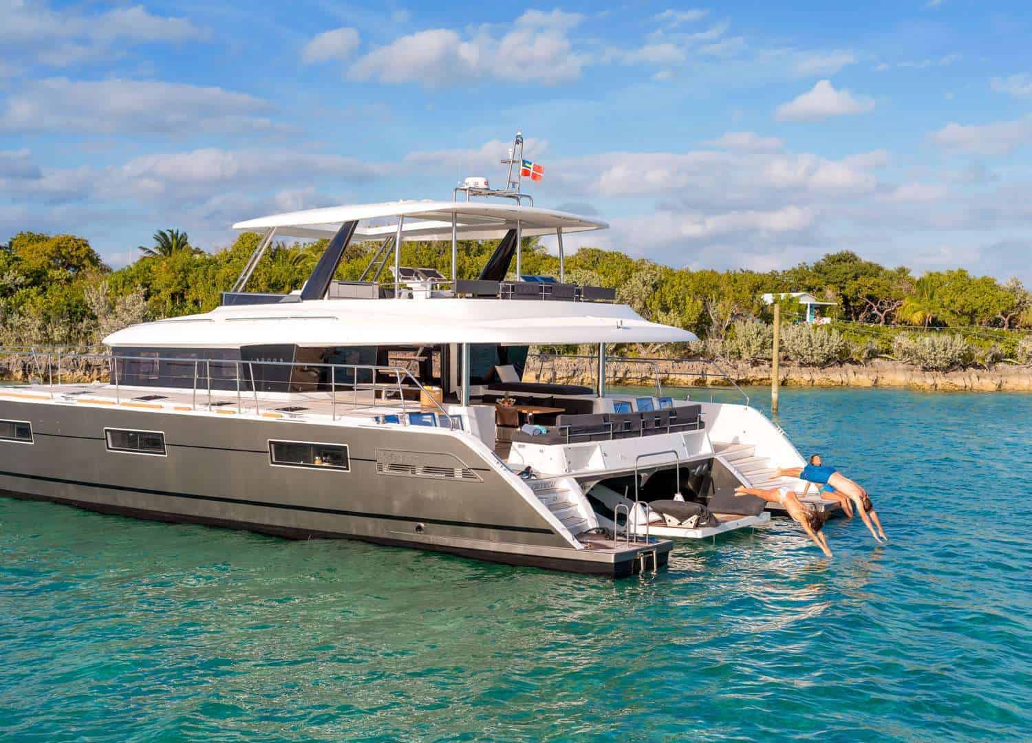 Power Catamaran Ultra